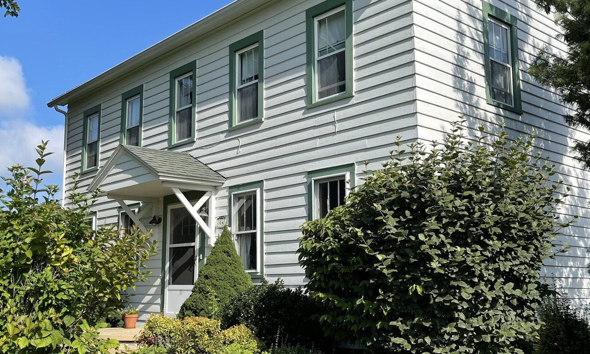 Conneaut Other | Charming Farmhouse in Ohio Wine Country - 10 mins from the beach