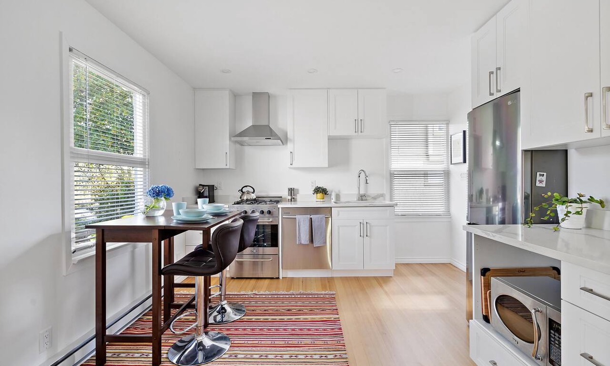 James Bay House | Charming Seaside Cottage in Victoria's Historic Core