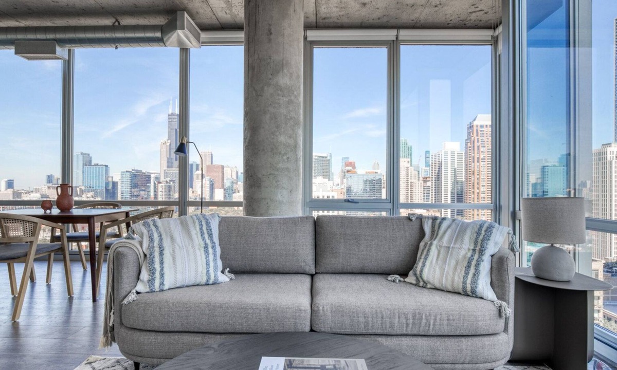 South Loop Apartment | Charming South Loop 2BR w/Gym & Roof, nr Grant Park, by Blueground