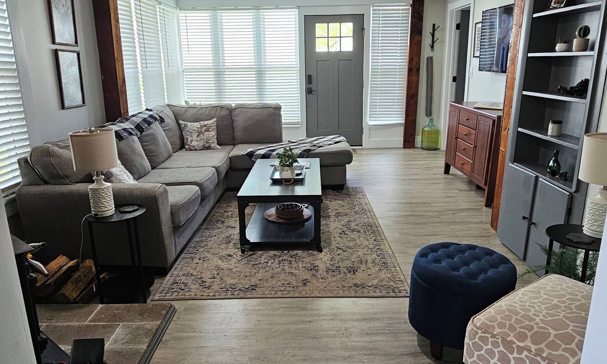 Vermilion House | Charming Updated Ranch Retreat in Vermilion – Cozy, Dog-Friendly Near Lake Erie
