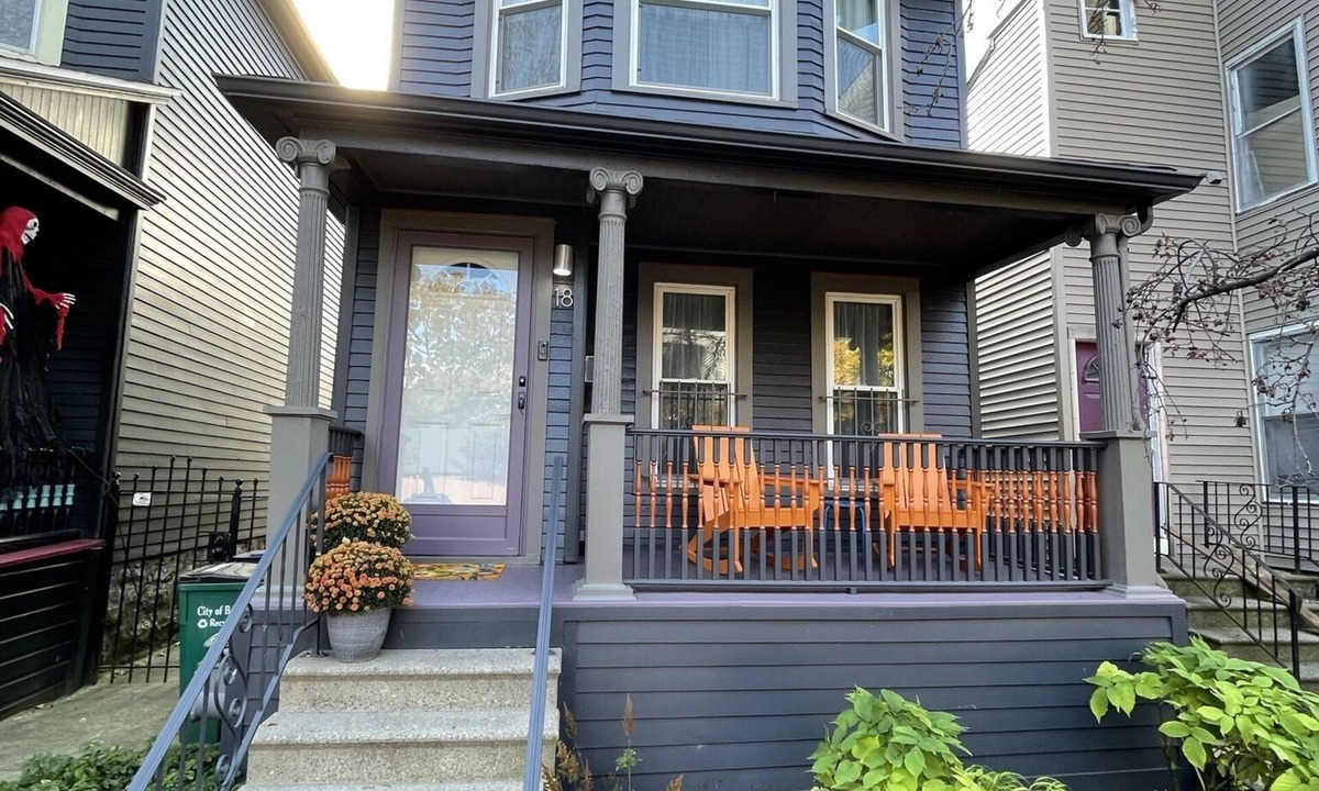 Front Park House | Charming Urban Oasis Conveniently located on a small historic street.