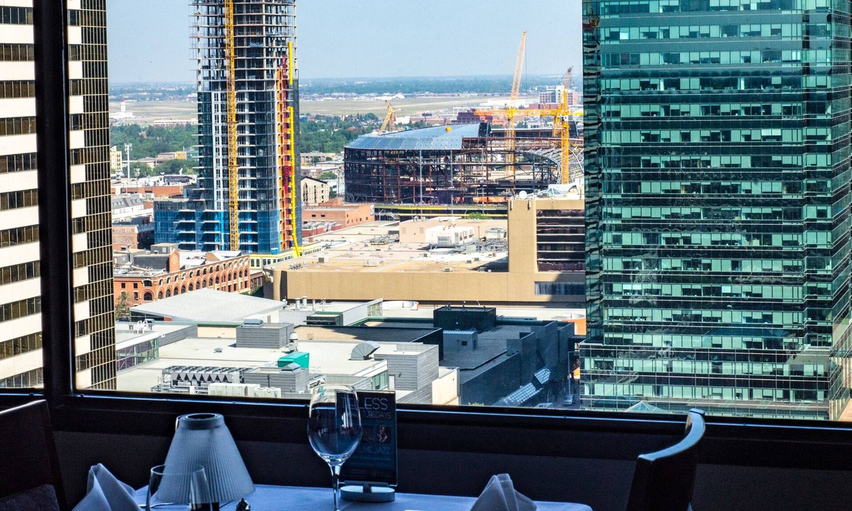 Downtown Edmonton Hotel | Chateau Lacombe Hotel