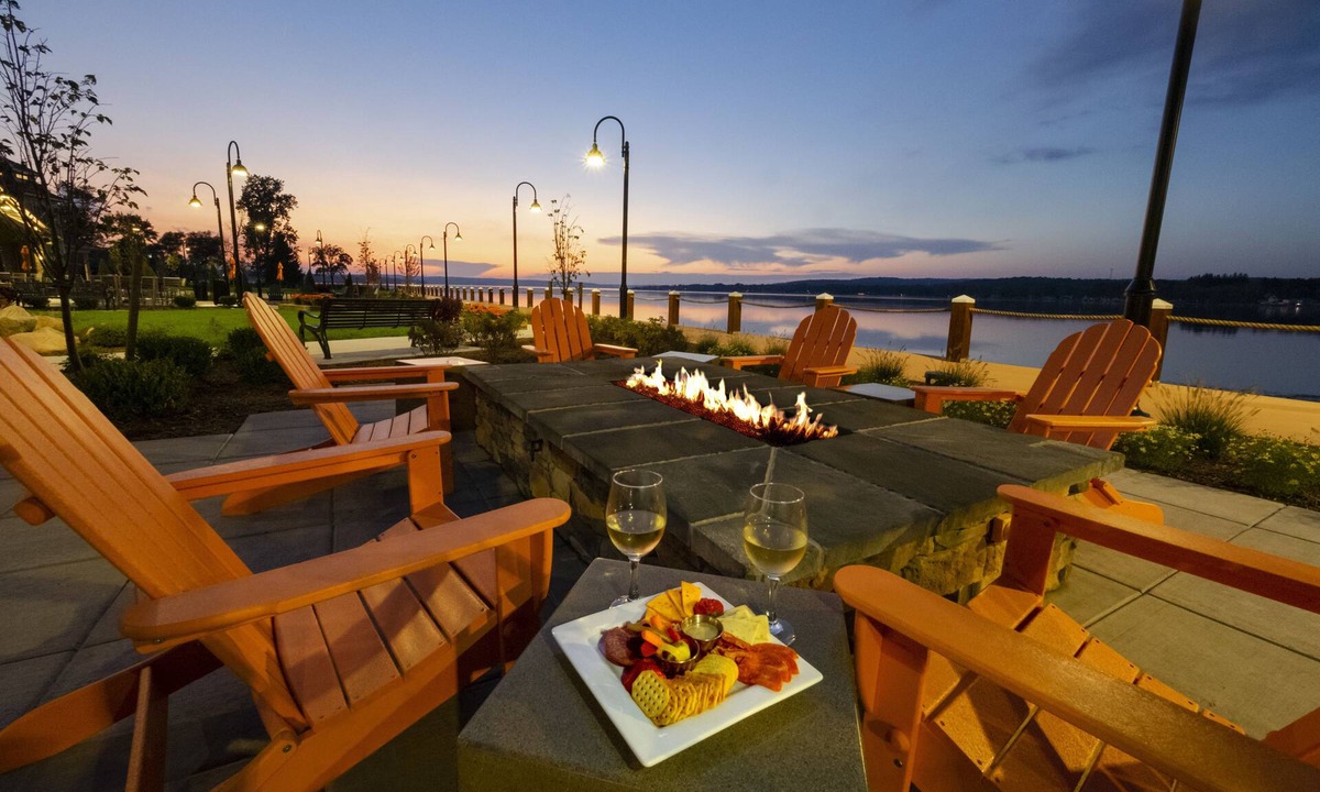 Celoron Hotel | Chautauqua Harbor Hotel - Jamestown