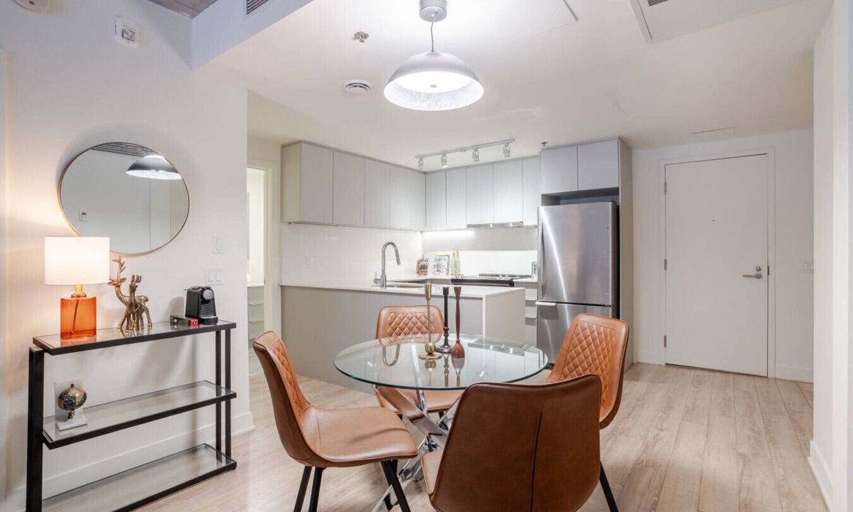 Cite Multimedia Apartment | Chic Old Port Stay | Pool, Gym & Parking