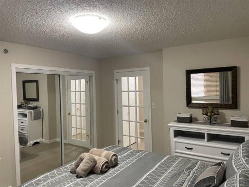 North Central Edmonton Apartment | Chris Cozy Condo CW #107 Edmonton