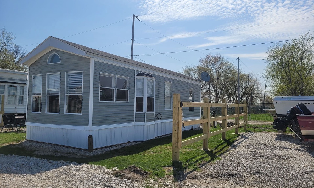 Port Clinton House | Clean get away fishing, birding, close to beach, restaurants, dock, boat ramp
