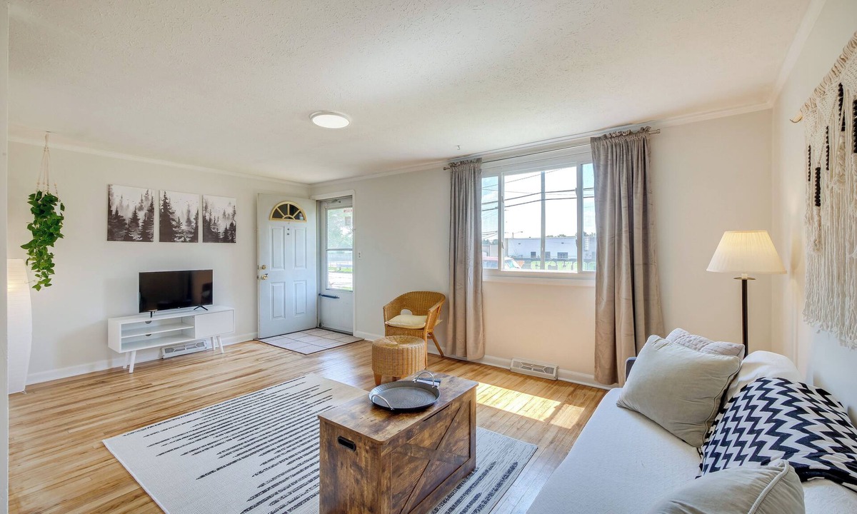 Cleveland Cottage | Cleveland Home w/Fenced Yard ~ 10 Mi to Downtown!