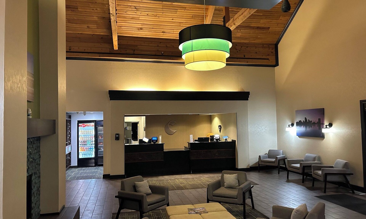 Bedford Hotel | Comfort Inn & Suites Toledo North