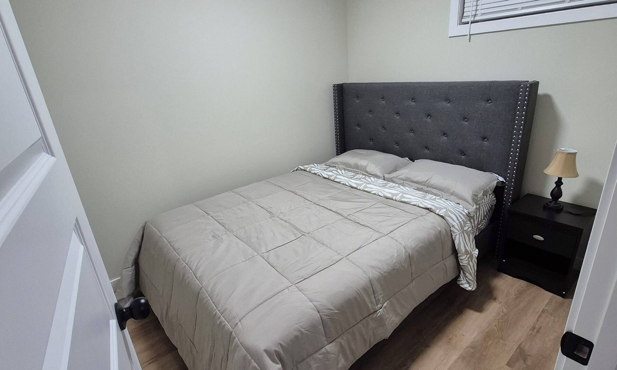 Saskatoon House | Comfortable one bedroom basement suite in a house. Relaxing & affordable.