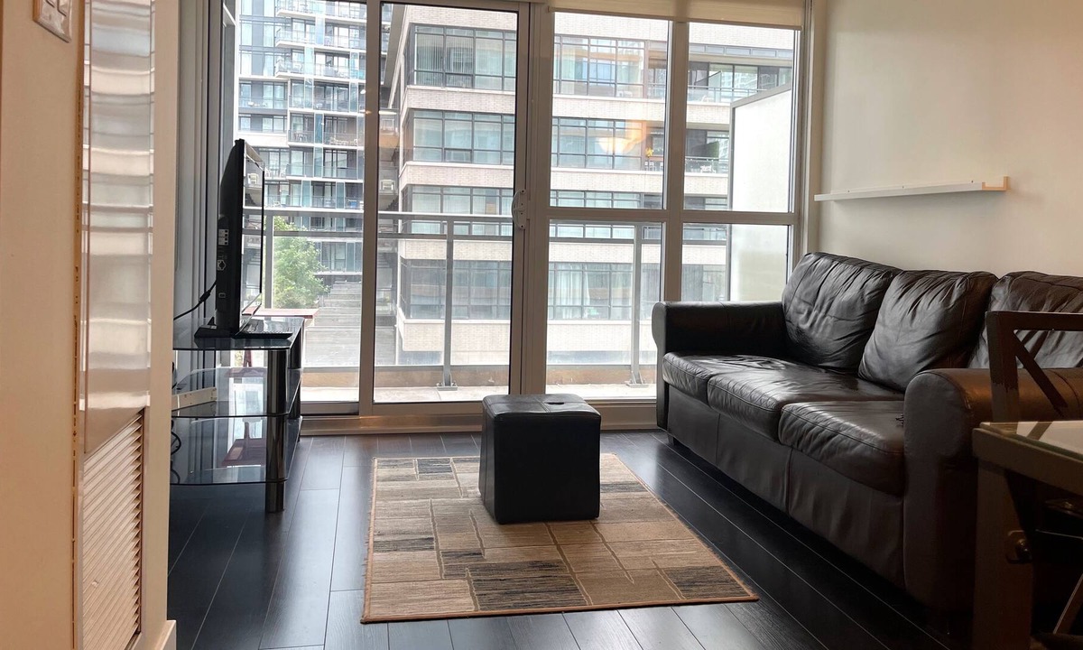 Wellington Place Condo | Comfy 1 bedroom condo in downtown w/Free parking