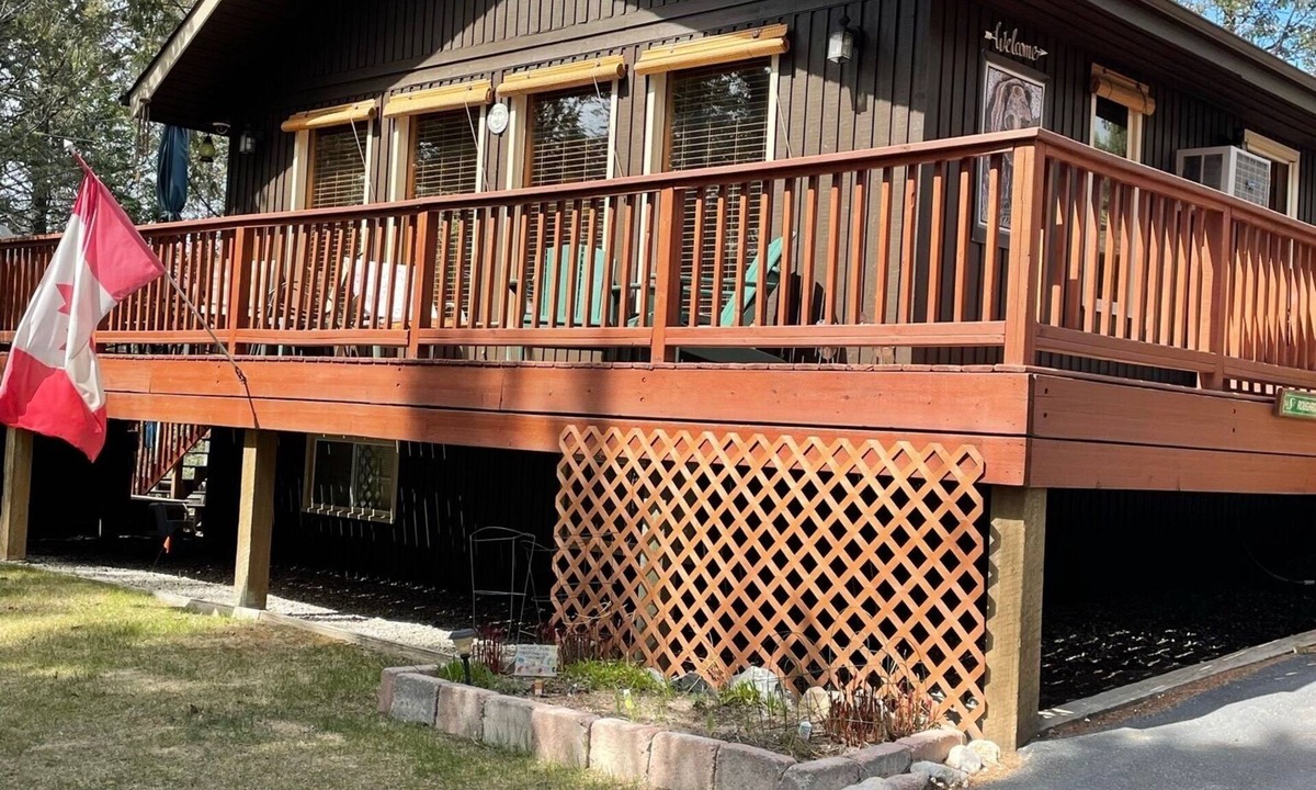 Invermere House | Comfy, cozy mountain getaway.