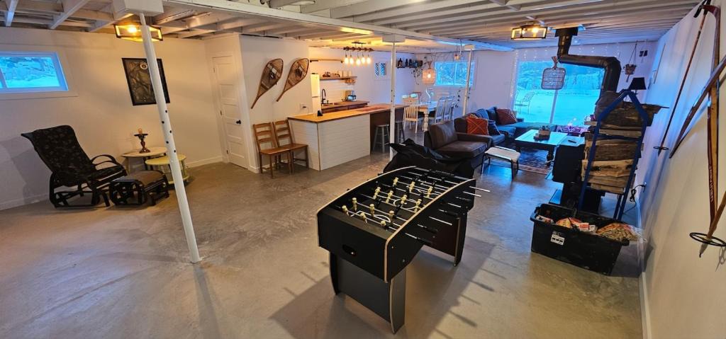 Potton Ski Chalet | Comfy creekside chalet HiSpeedNet w Workspace