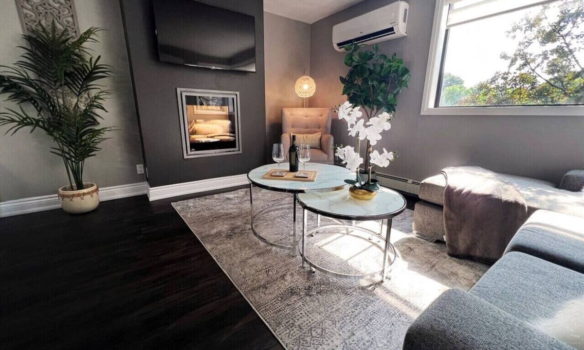 South London Apartment | Contemporary Comfort | Centrally Located Gem