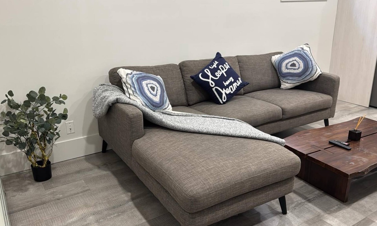 Surrey Newton House | Cool house with AC in charming Surrey