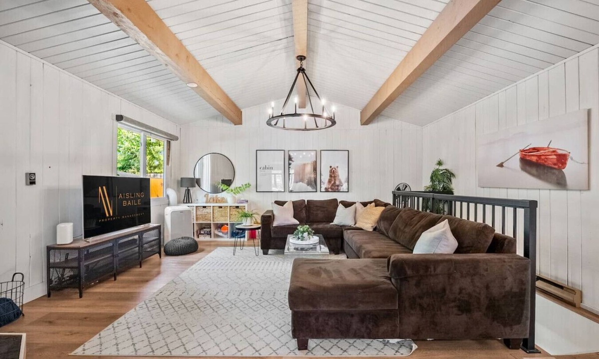 Windermere House | Coral | Beach Access | Fenced Yard | Fire Pit