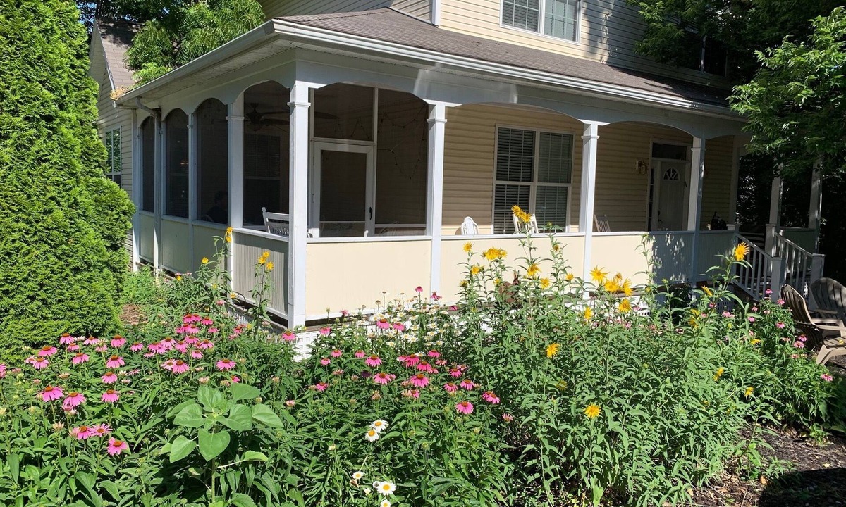 Lakeside Cottage | Cottage Custom built by owner plus 4 person golf cart included