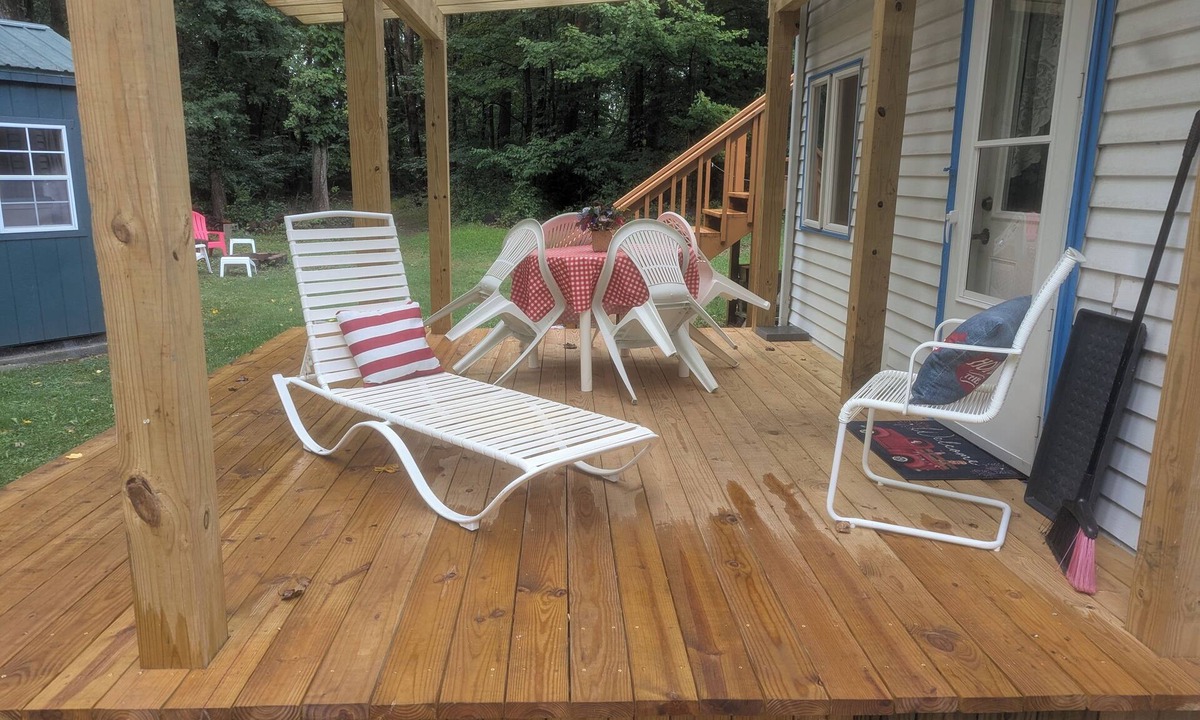 Harbert Cottage | cottage surrounded by field and woods, walking distance to beach