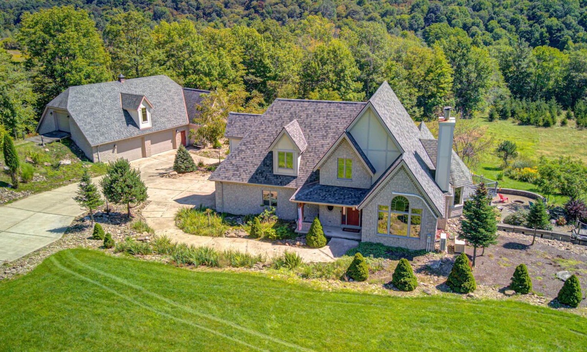 Ellicottville House | Country Chateau’ with Hot Tub & Incredible Views on 15 Acres