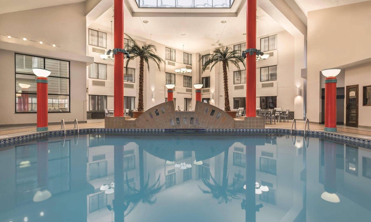 Erie Hotel | Country Inn & Suites by Radisson Erie