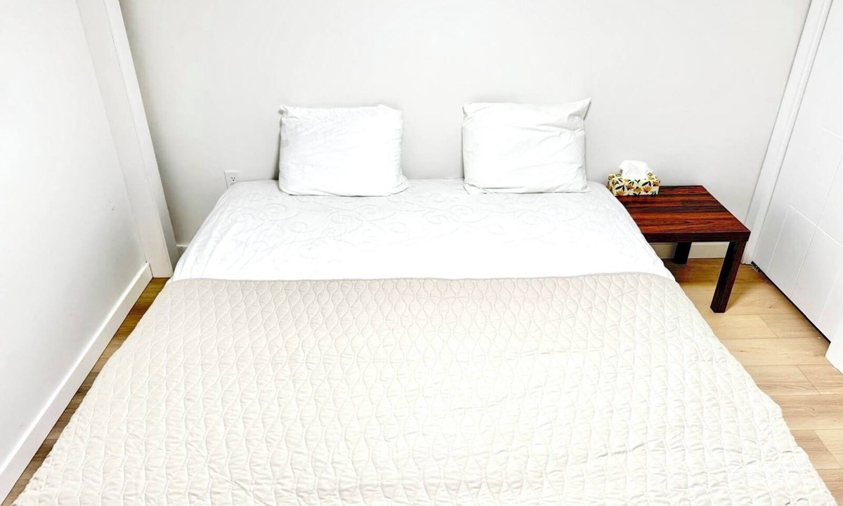 Winnipeg Apartment | Cozy 1 bedroom basement suite with private entrance from the side of the house