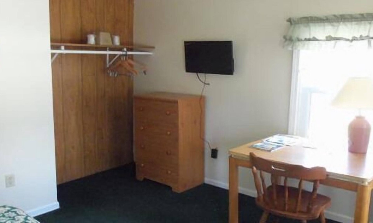 Huron Cottage | Cozy 1 bedroom Cabin #116 with AC and WiFi