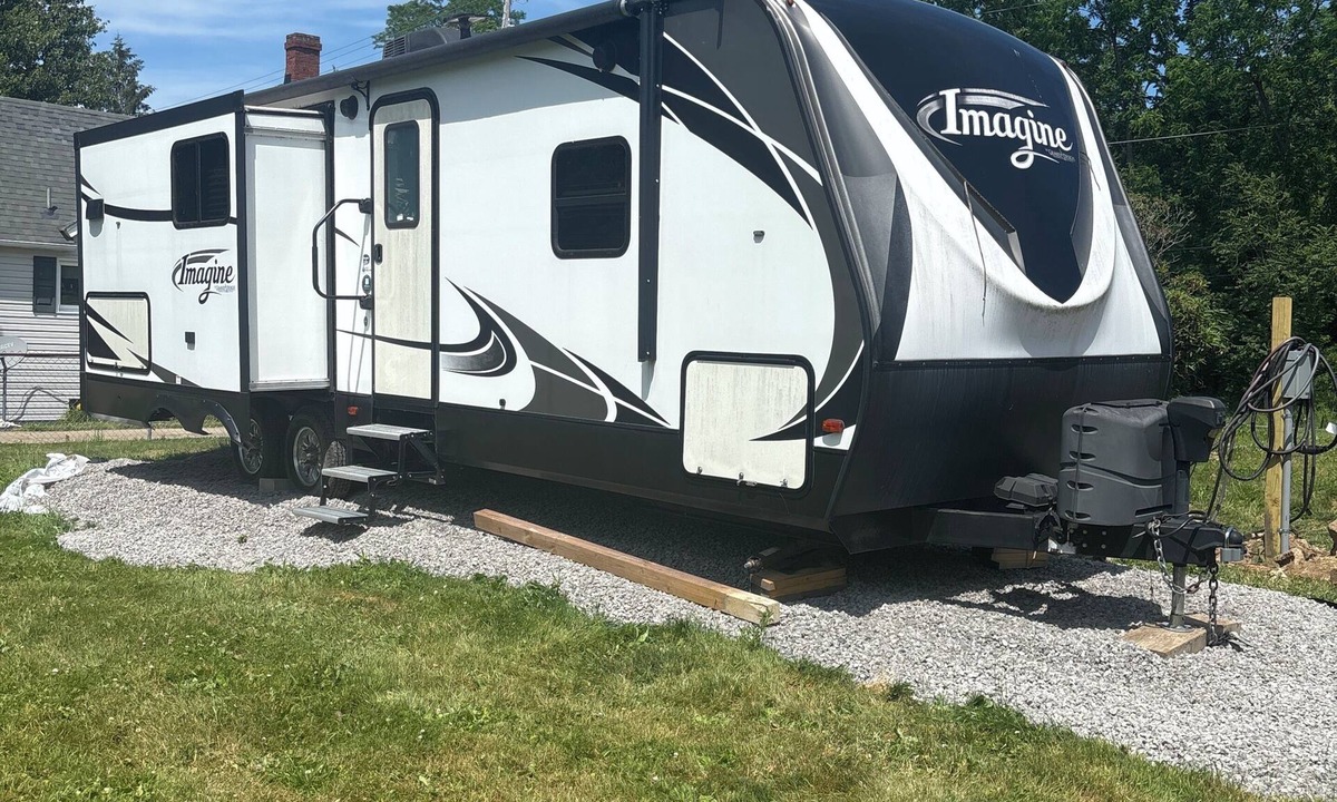 Cortland House | Cozy 1-bedroom Camper on the lake with AC in adorable Cortland.