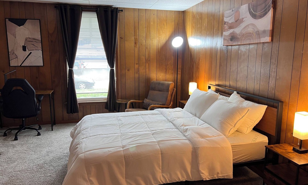 Findlay Apartment | Cozy 1BR Retreat in Findlay Quiet, Clean & Comfortable