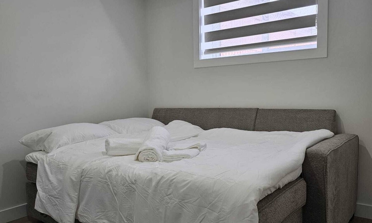 Calgary House | Cozy 1BR Suite, Sleeps 3, Private Entry + Parking