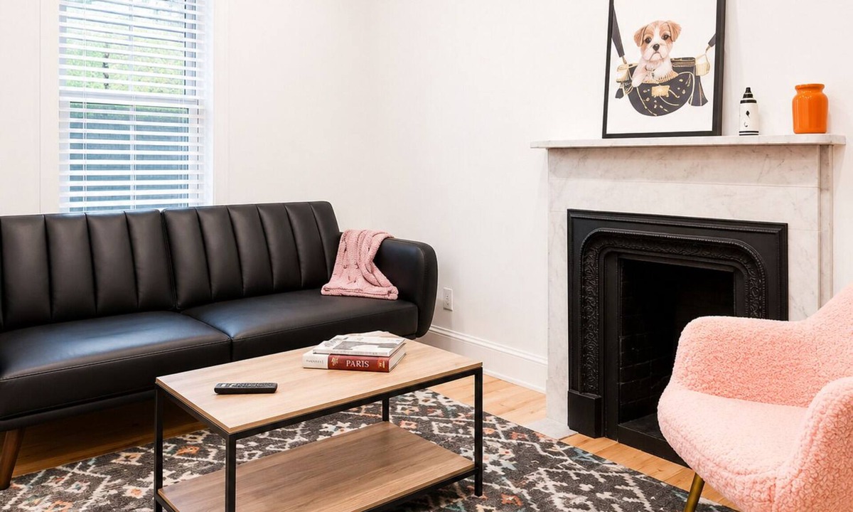 Corn Hill Apartment | Cozy 1BR with equipped kitchen, dining table, TV, Wi-Fi, near High Falls.