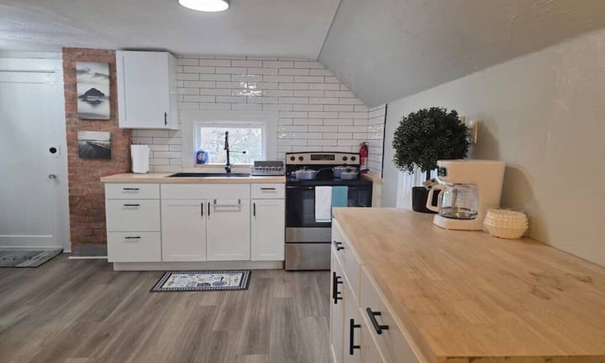 Downtown Rochester Apartment | Cozy 2-bed apt in Rochester near UR Campus, Highland Park, and Downtown