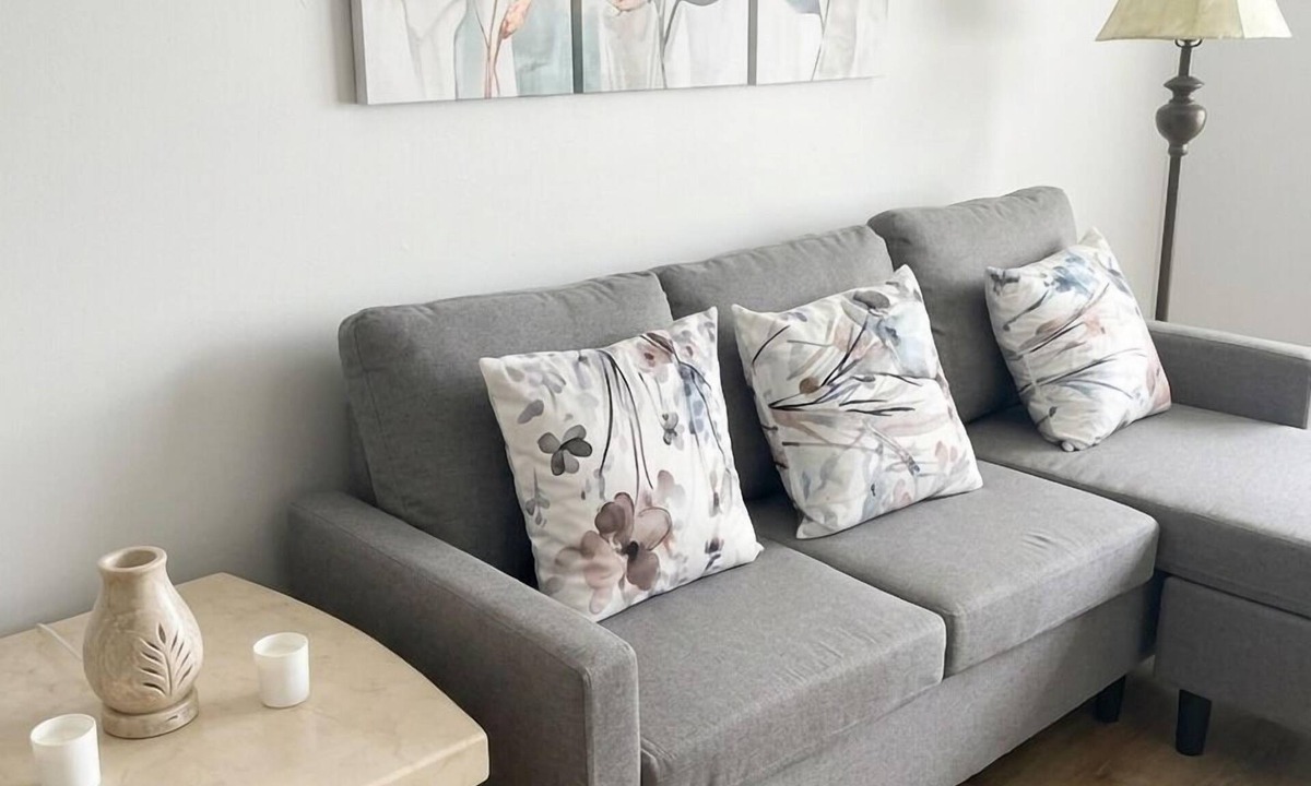 Saint Thomas Apartment | Cozy 2 bedroom apartment in downtown St. Thomas. Close to all amenities