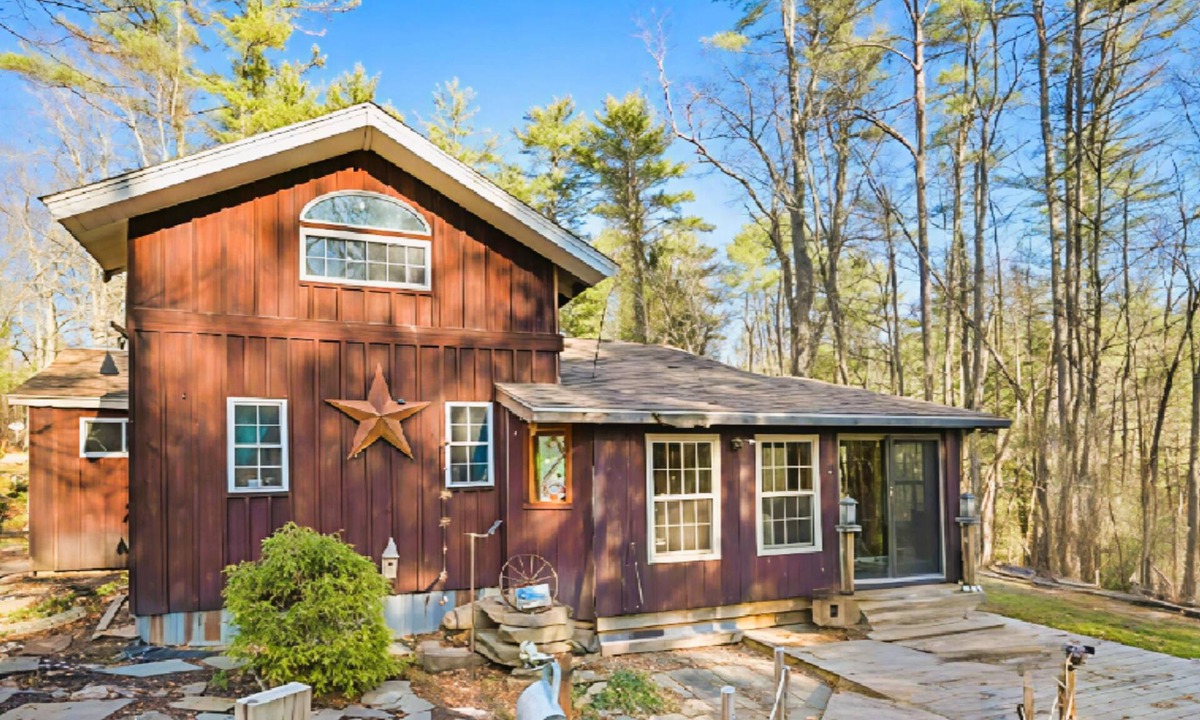 Unadilla House | Cozy 2-bedroom Cabin located 20 Minutes from Cooperstown All Star Village