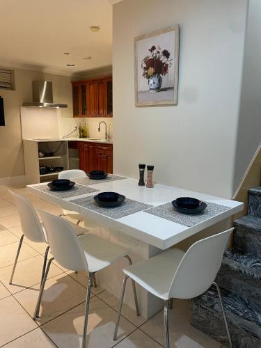 Fraserview House | Cozy 2 Bedrooms in Basement