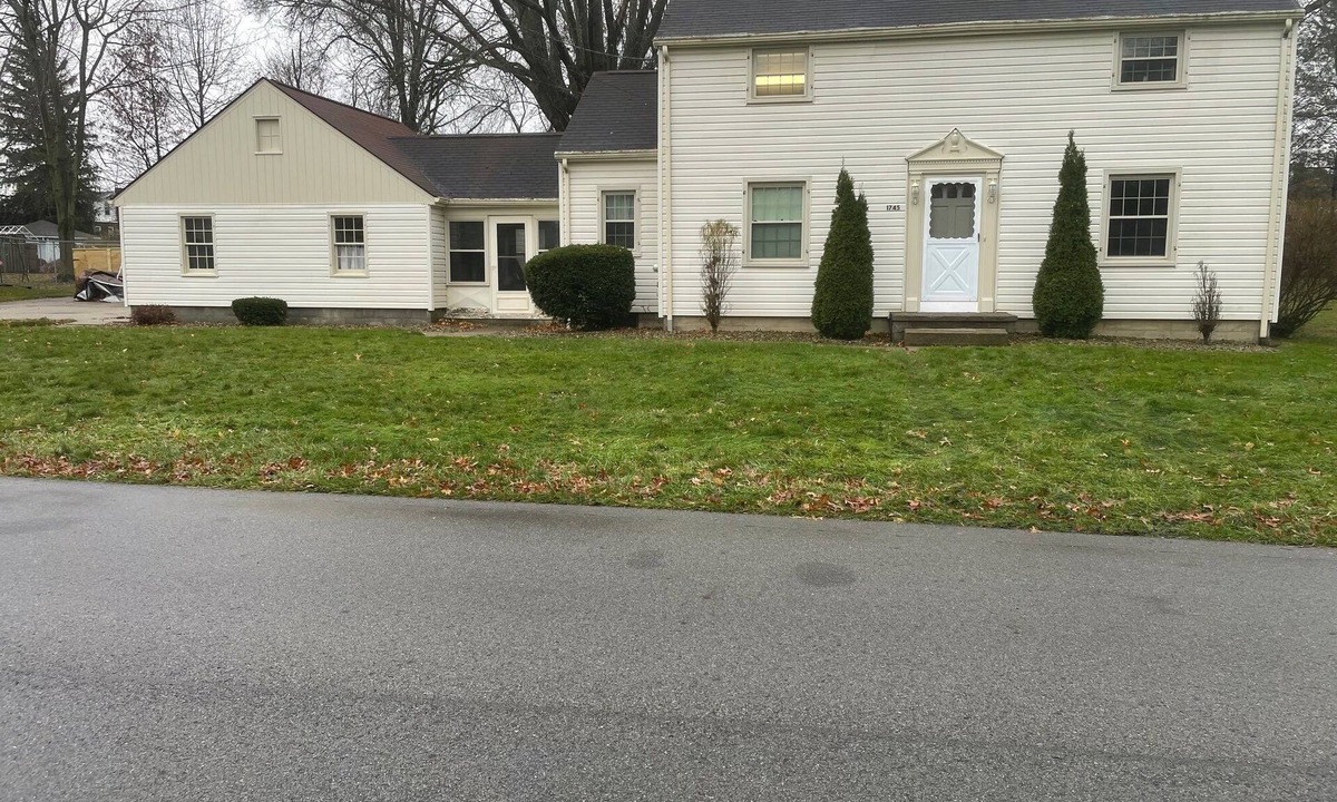 Salem Apartment | Cozy 2 beds, 1 Sofa bed, Apartment with Garage in Charming Salem.