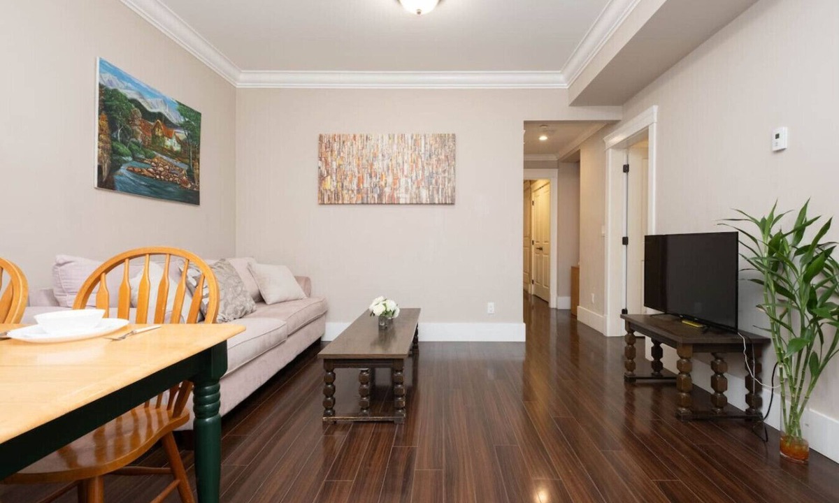 Marpole Apartment | Cozy 3 Bedrooms Suite –Near Airport & shops