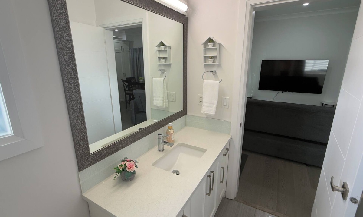 Mission House | Cozy and new self contained apartment in our home in Mission, British Columbia