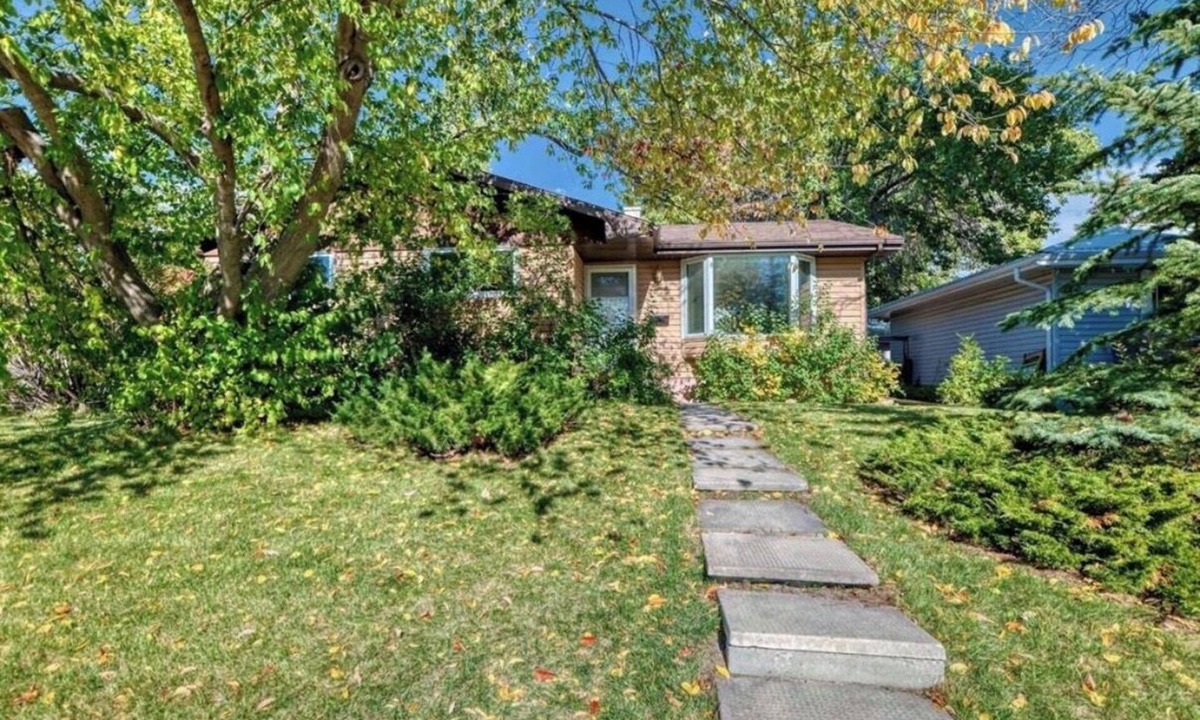 Brentwood House | Cozy Bungalow in Brentwood, minutes to LRT