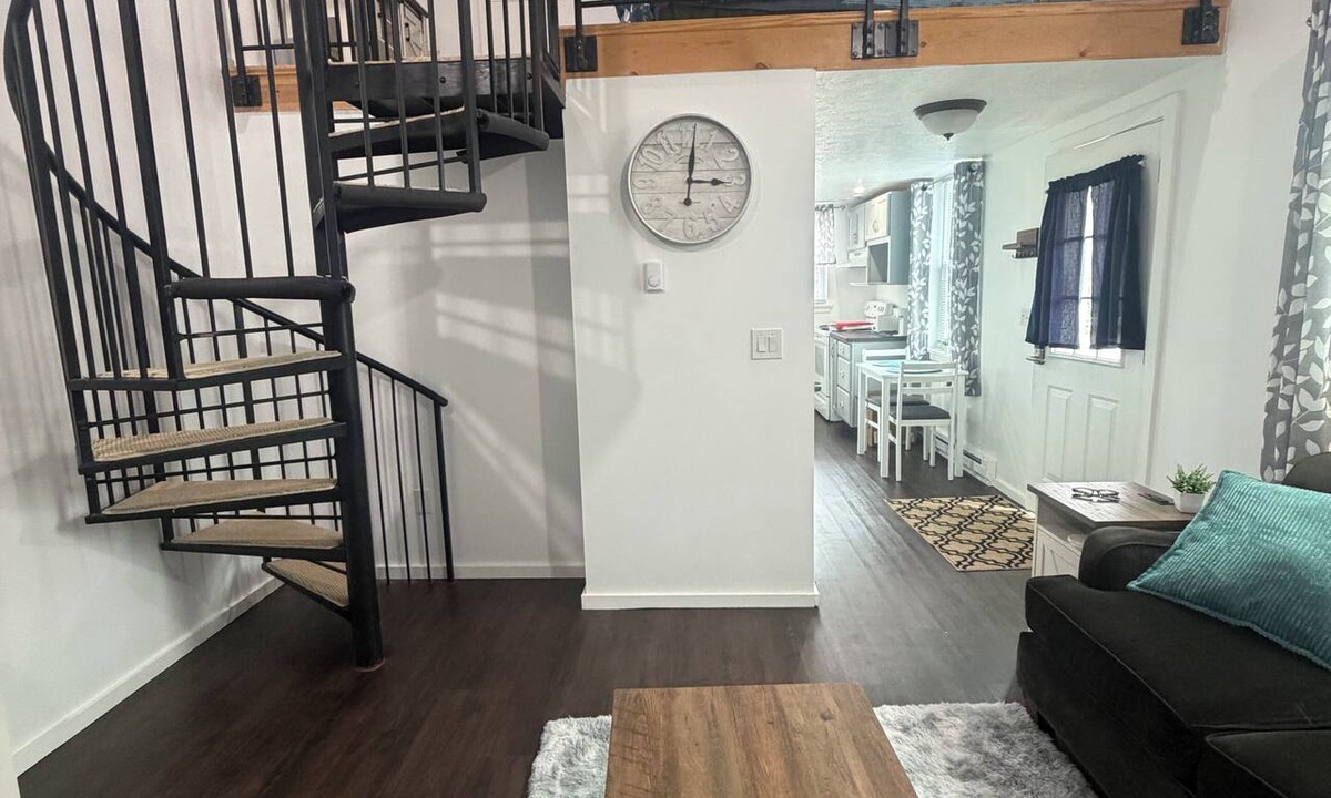 LeBoeuf Township Apartment | Cozy Creek Retreat - Spiral staircase and AC