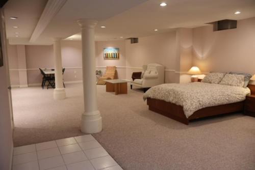 Markham House | Cozy Family Suite, entire place with two beds, pravite washroom and kitchen