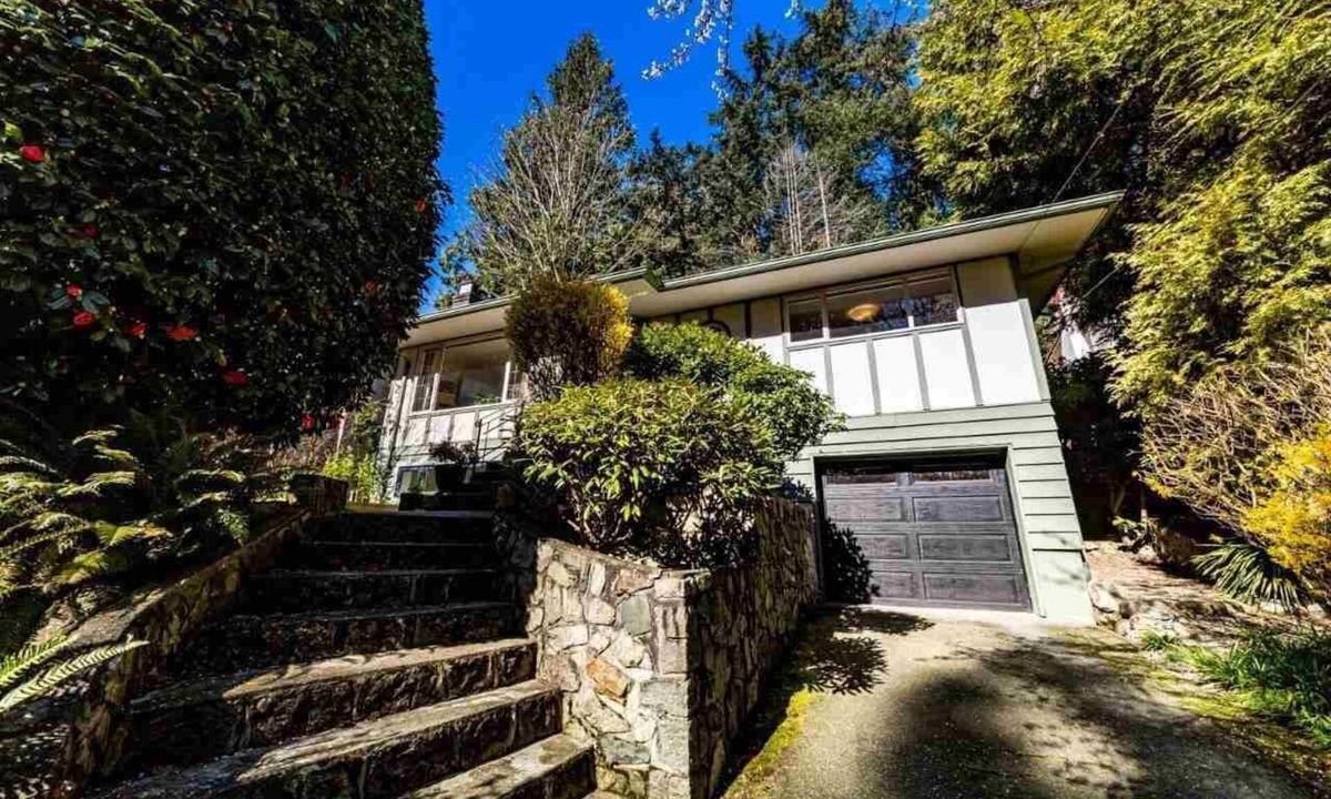Horseshoe Bay House | Cozy Forest Retreat in Horseshoe Bay | Walk to Beaches & Village