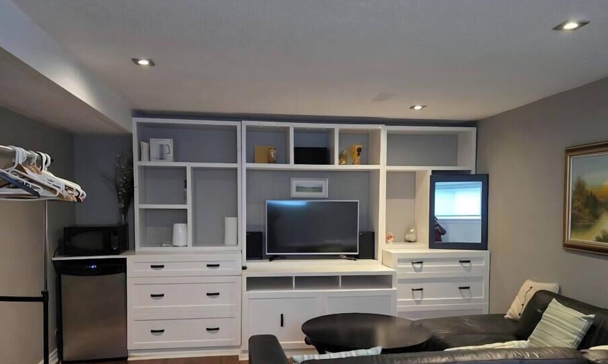 Ottawa Division House | Cozy Inlaw Suite 15 mins drive to the Airport