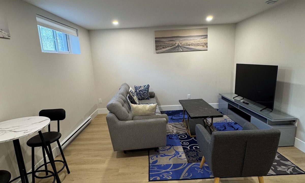 Moncton House | Cozy & Stylish Retreat with Modern Comforts