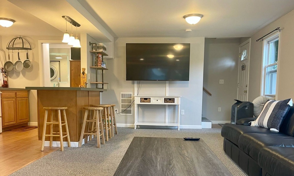 Manitou Beach-Devils Lake Cottage | Cozy Updated Cottage in Manitou Beach Village
