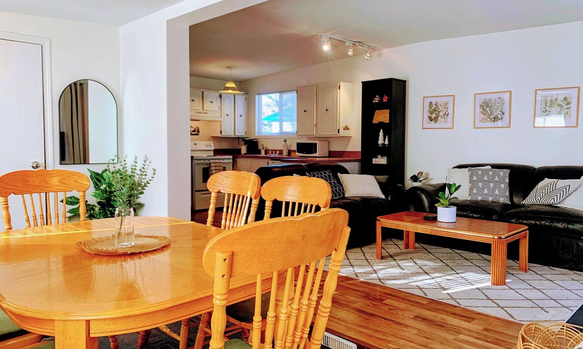 Coleman House | Crowsnest Magic Mountain Stays