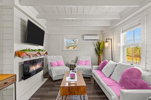 Terra Nova House | Cupids House Hot Tub, BBQ Deck, Parking