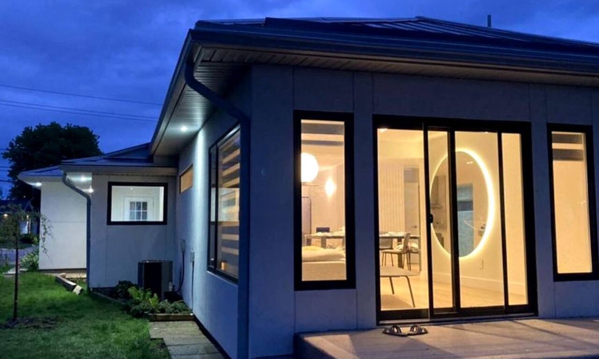 Leamington Cottage | Cute Modern Style Beach Close Cottage in Leamington, Ontario