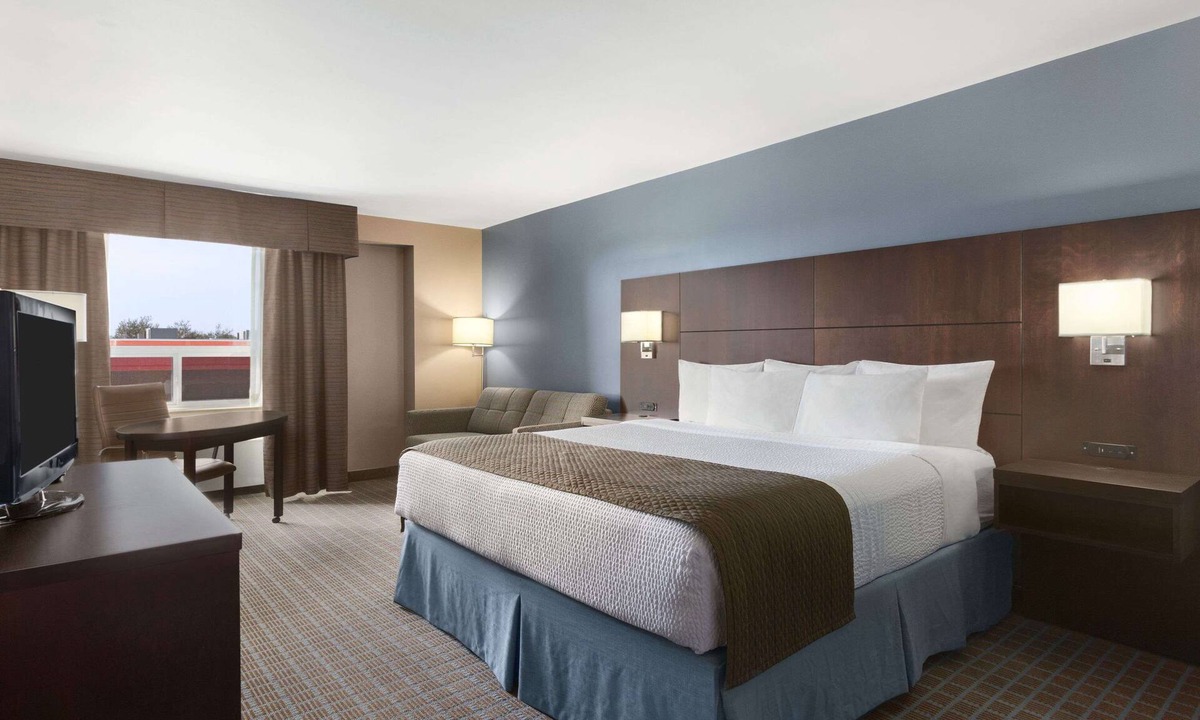 Downtown Hotel | Days Inn by Wyndham Stephenville
