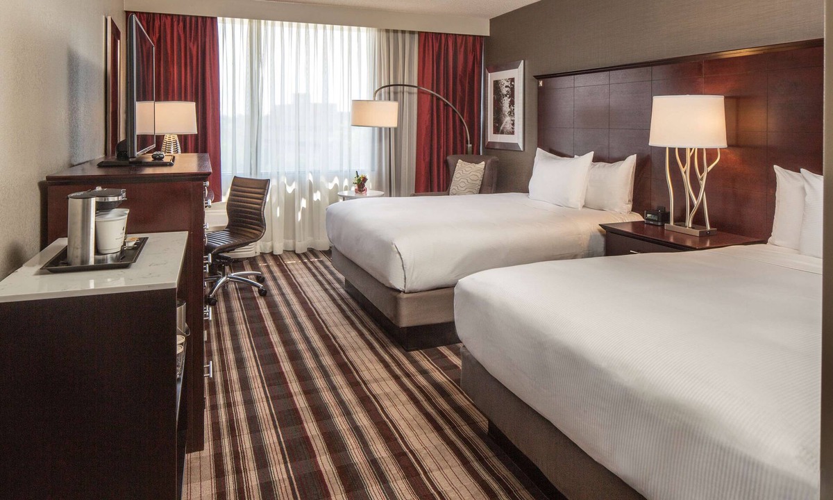 Lake Arbor Hotel | DoubleTree by Hilton Hotel Largo/Washington DC