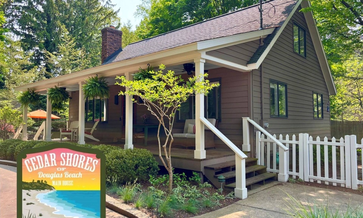 Douglas House | Douglas, MI Walk to Douglas Beach Hot Tub Screened Porch Pet Friendly