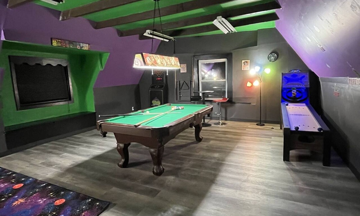 Front Park Apartment | Downtown Apartment With Game Room! Walking Distance to Bars/Restaurants
